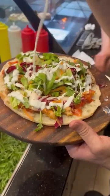 Pizza kebap con salse - Imperator II Milano