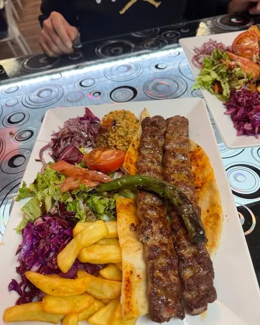 Piatto adana kebap con patatine - Imperator Ovada