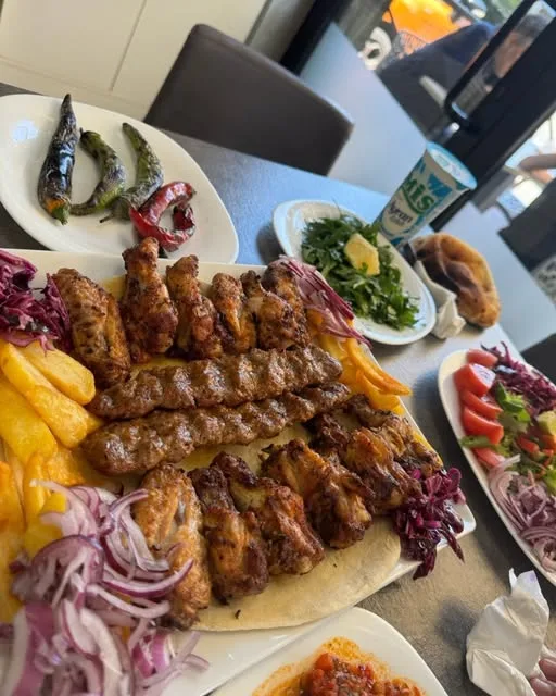 Grigliata mista di kebap e spiedini - Imperator Ovada